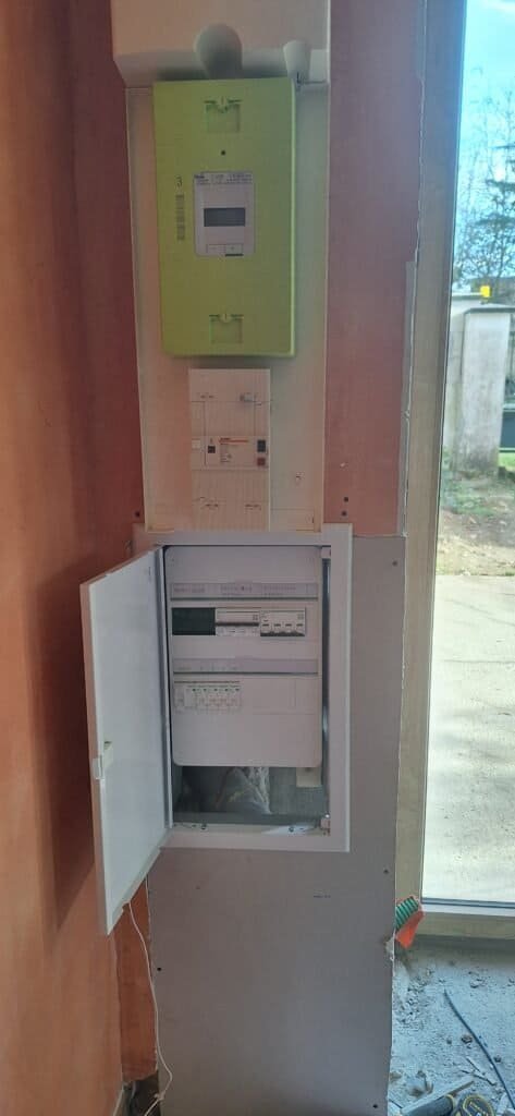 Réalisation de deux tableaux électrique triphasé.